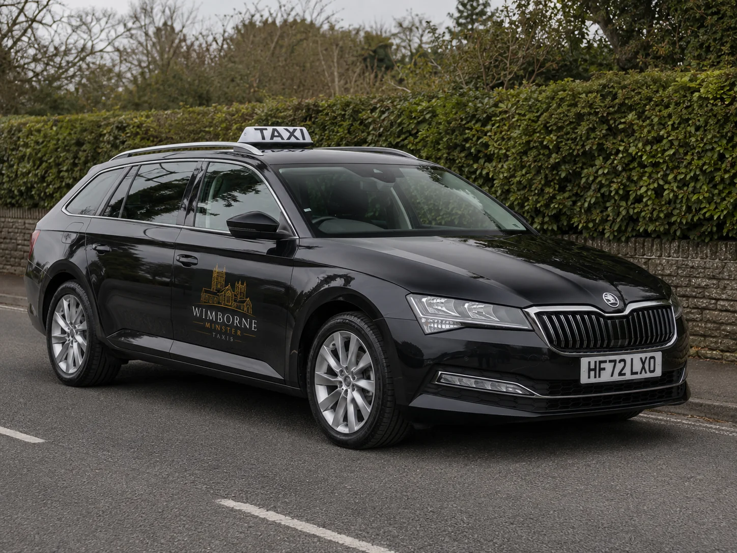 5-seater black taxi for Wimborne Minster